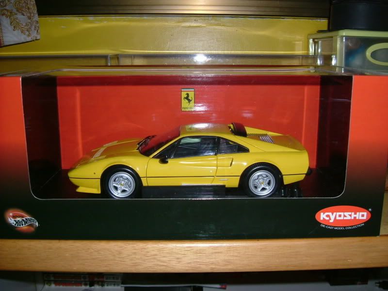 1 18 Kyosho Ferrari 308 GTB Quattrovalvole yellow 110