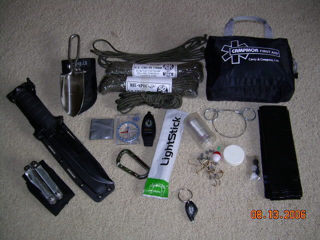 Here you can see my FAK paracord kabar leatherman udigit fishing kit 