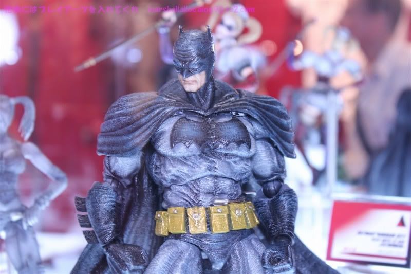 Dark-Knight-Returns-Play-Arts-Kai-Batman-02_1348207224_zps15eea167.jpg