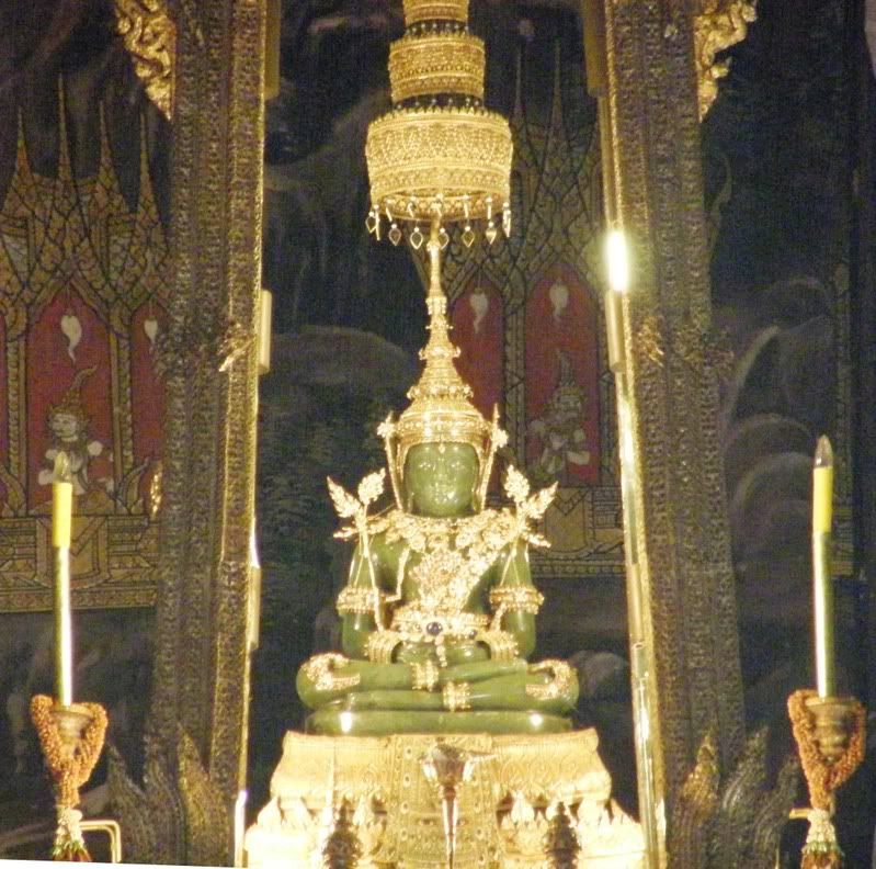 zoom in view of the jade buddha inside royal palace : Jade Cinema ...