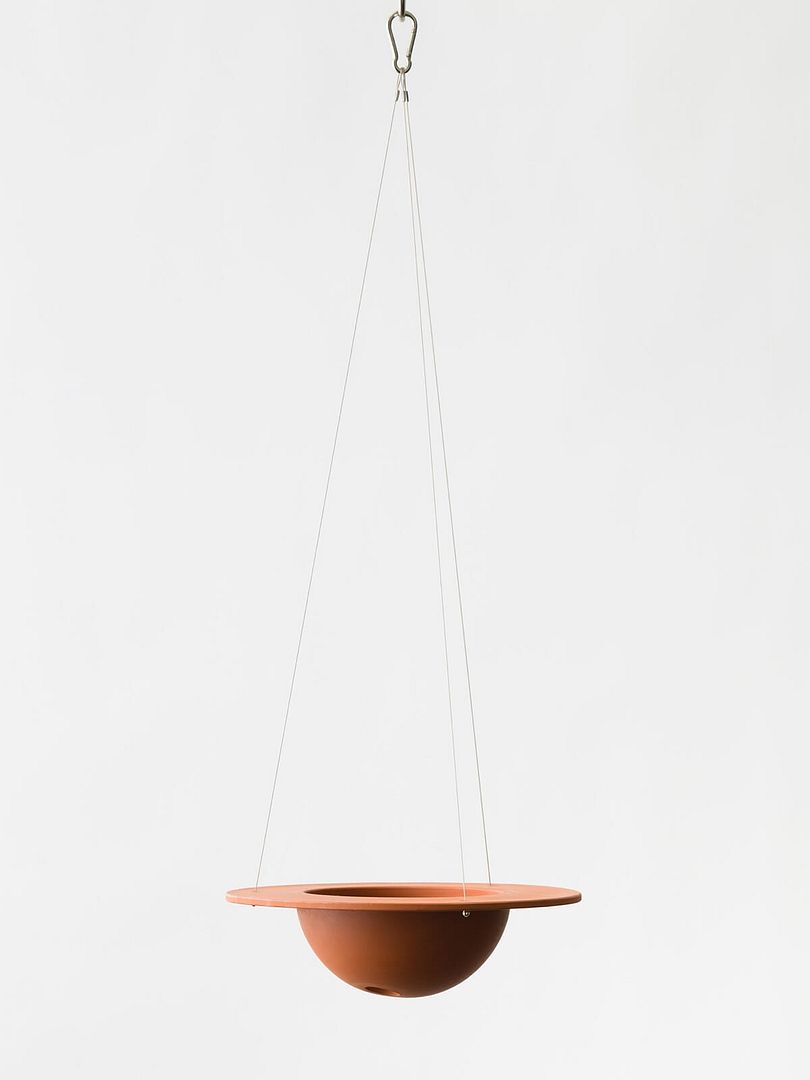  photo izawa-ceramics-ufo-hanging-pot-empty.jpg