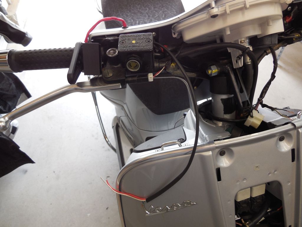 Modern Vespa Installing a voltmeter on a vespa 250 GTS stepbystep