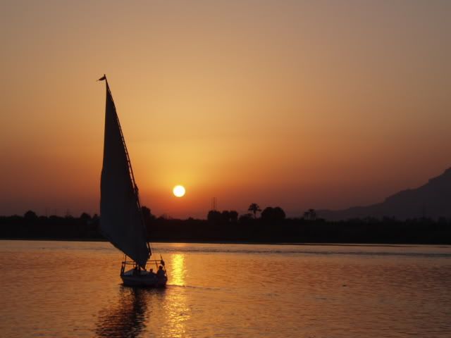 boat in sunset photo:  egypt487.jpg