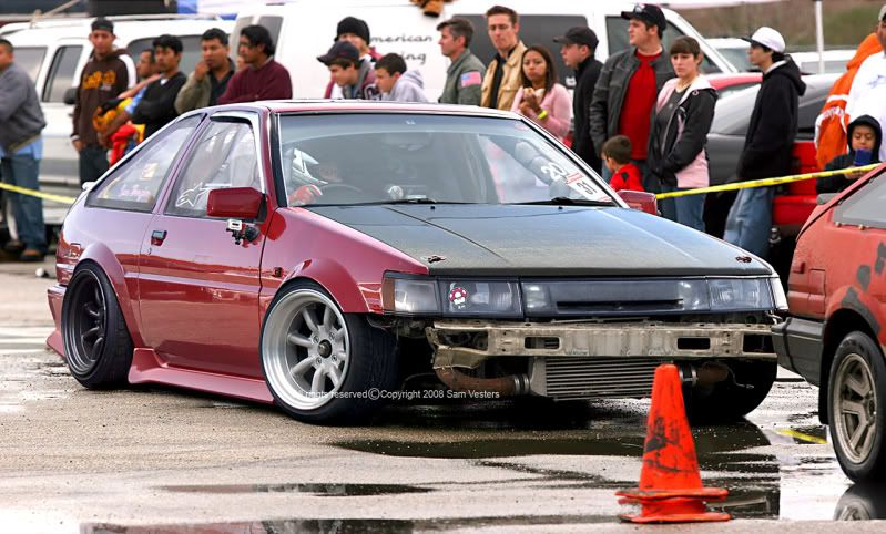 http://i52.photobucket.com/albums/g3/lumbabman/Toyota_AE86_by_Ophideus.jpg