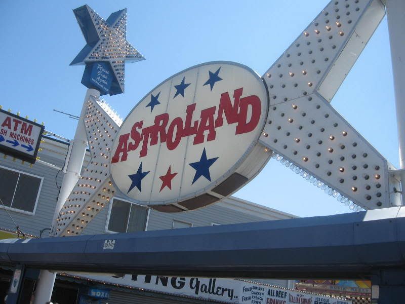 Astrolandclosingday9708002.jpg