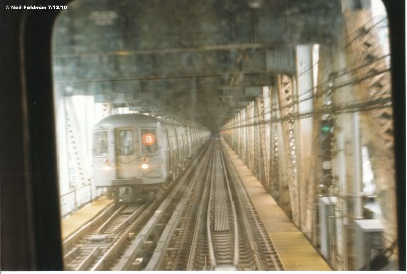 R68A B Train Crossing Manhattan Bridge