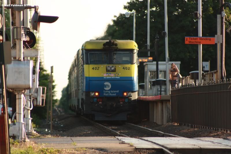 DE30AC_402_4_Cars_Train_657_Zoomed_.jpg