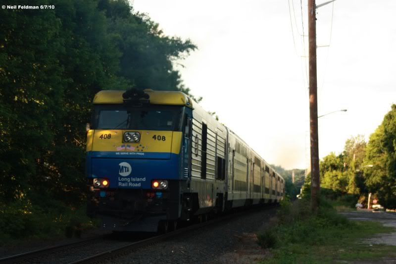 DE30AC_408_419_6_Cars_Train_664_St_.jpg