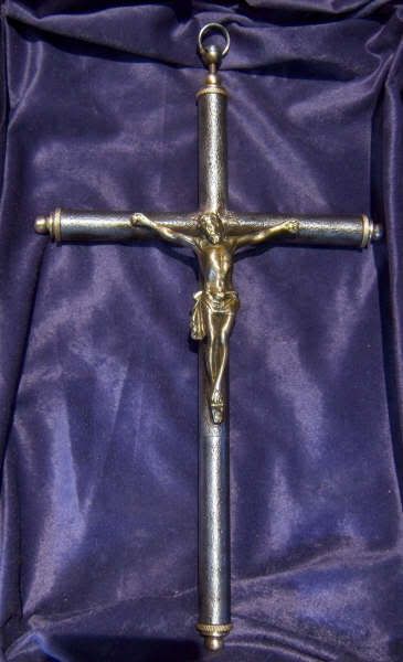 crucifix 04 As 15  Armas inacreditáveis do passado    Curiosidades
