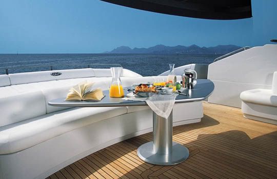 Pershing 115 Conheça o Iate do Eike Batista AftDeckSettee Pershing 115 Conheça o Iate do Eike Batista