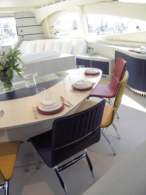 Pershing 115 Conheça o Iate do Eike Batista DiningArea Pershing 115 Conheça o Iate do Eike Batista