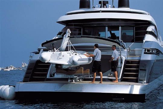 Pershing 115 Conheça o Iate do Eike Batista SternTenderLaunch Pershing 115 Conheça o Iate do Eike Batista