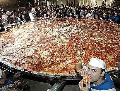 pizza Mundo gigante   Um apanhado de coisas gigantes da web