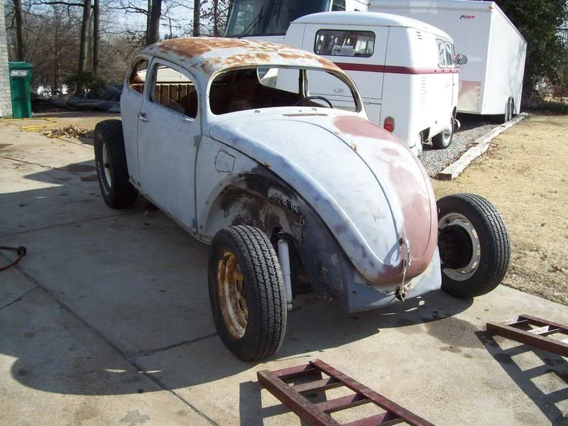 I do not have a key but the wheel is not locked if your into rat rods then